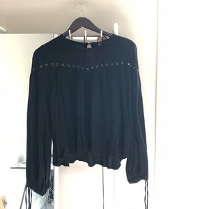 black blouse! Super cute